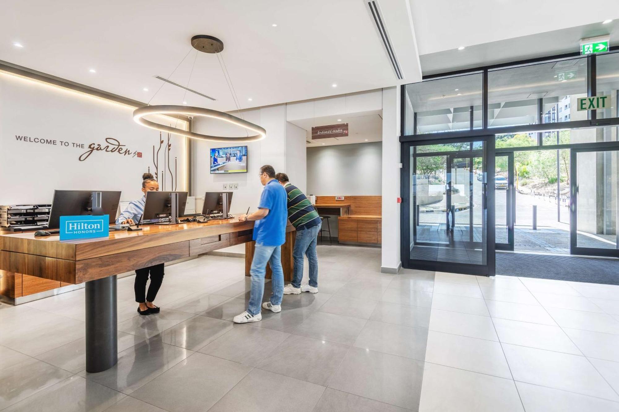 Hilton Garden Inn 빈트후크 외부 사진