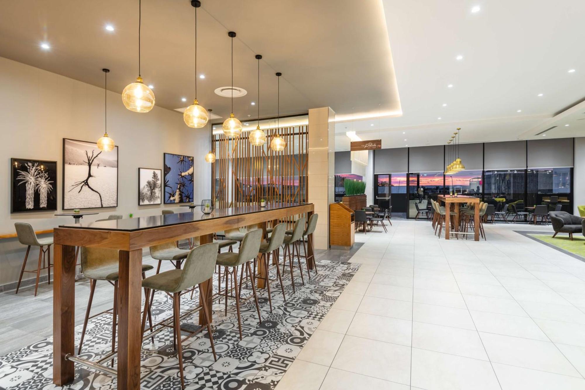 Hilton Garden Inn 빈트후크 외부 사진