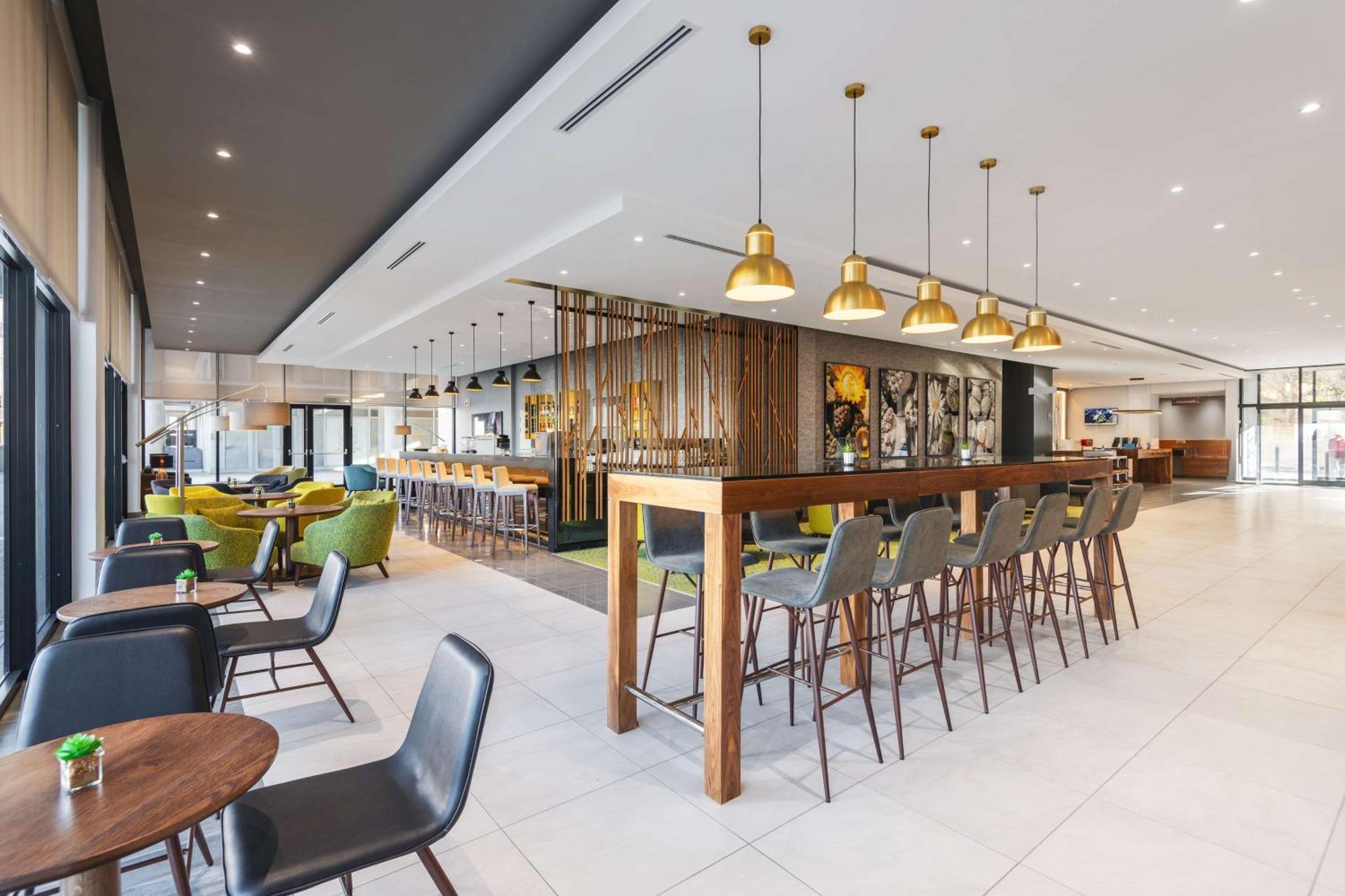 Hilton Garden Inn 빈트후크 외부 사진